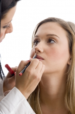 Illustration for article titled 3 Reasons to Make an Appointment With a Makeup Artist